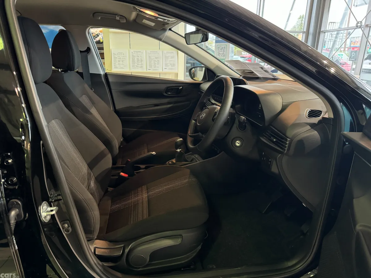 Hyundai i20 Hatchback, Petrol, 2027, Black