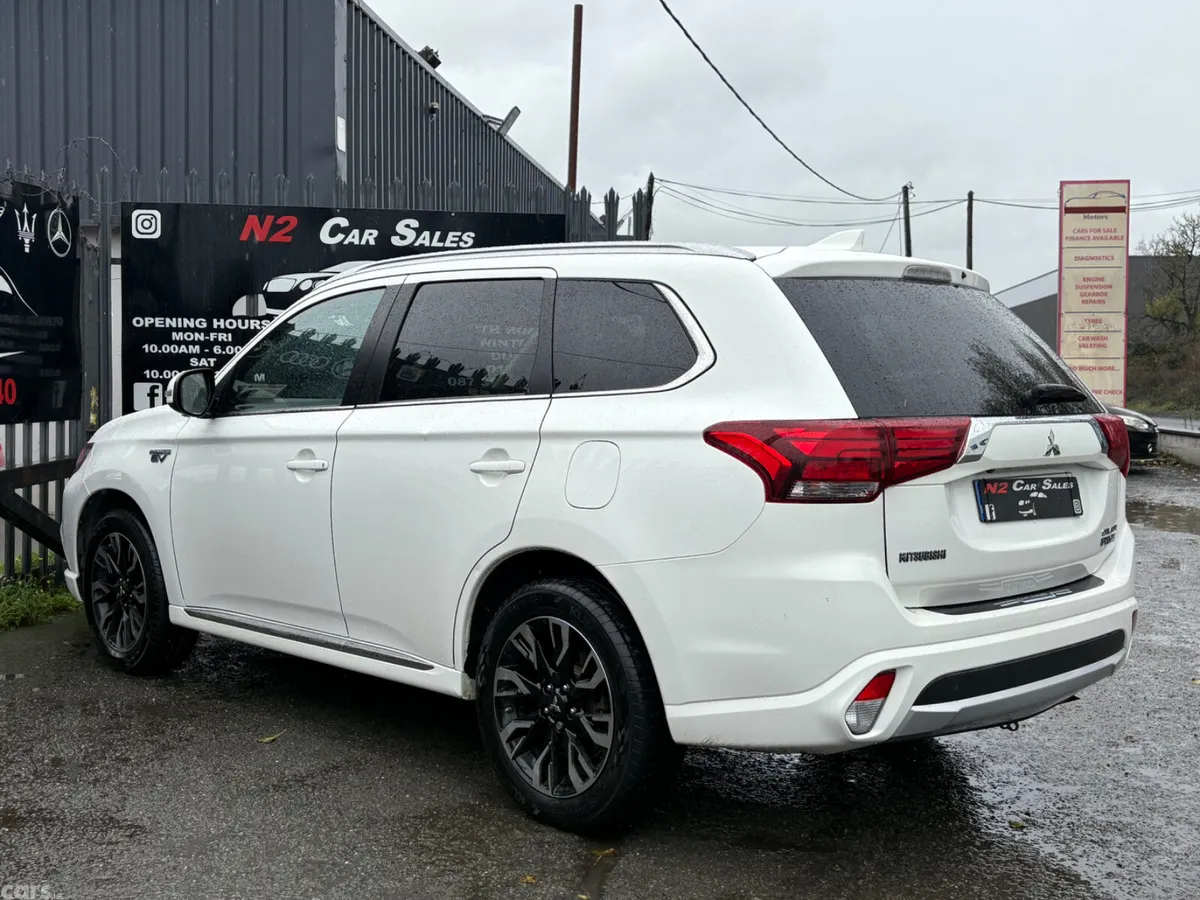 Mitsubishi Outlander SUV, Petrol Plug-in Hybrid, 2017, White