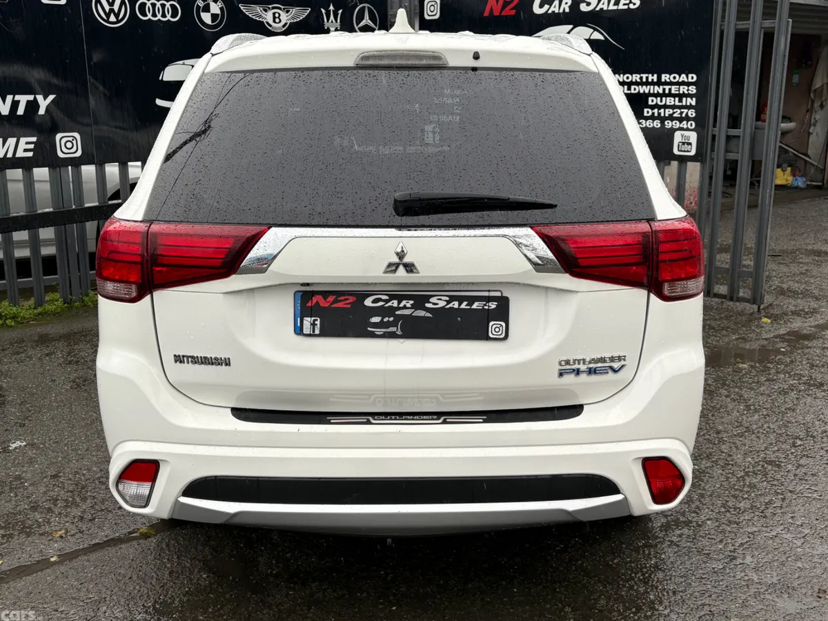 Mitsubishi Outlander SUV, Petrol Plug-in Hybrid, 2017, White