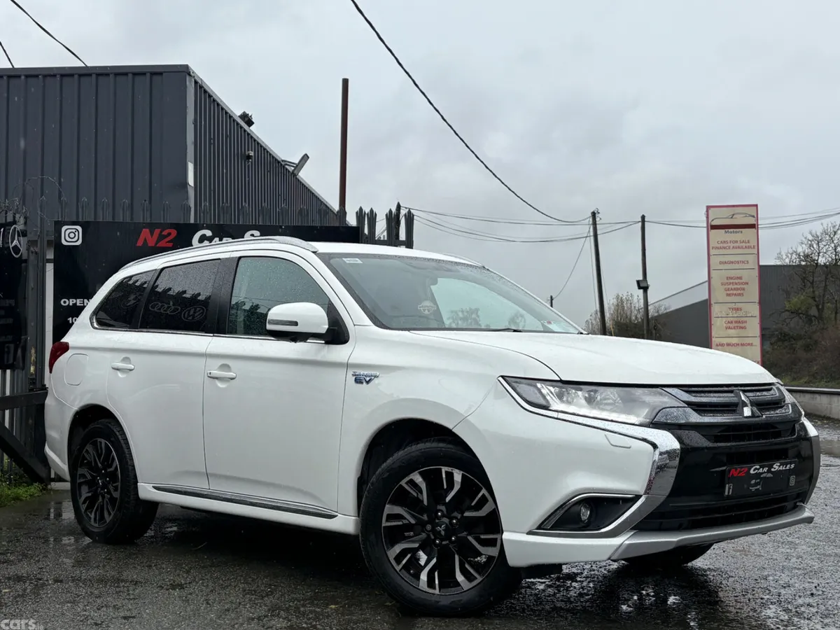 Mitsubishi Outlander SUV, Petrol Plug-in Hybrid, 2017, White