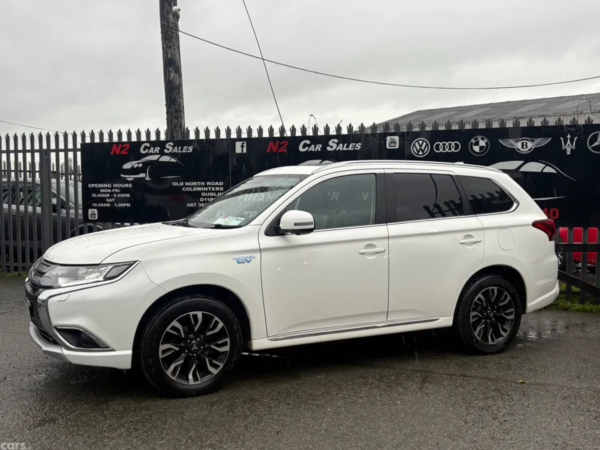 Mitsubishi Outlander SUV, Petrol Plug-in Hybrid, 2017, White