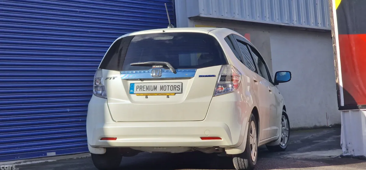 Honda Fit Hatchback, Petrol Hybrid, 2013, White