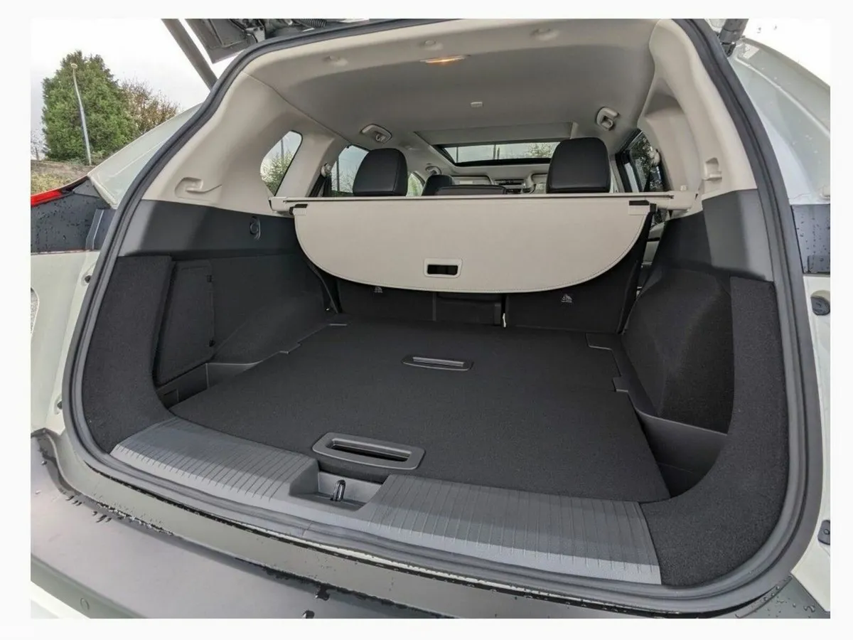 Nissan X-Trail SUV, Petrol Hybrid, 2026, White