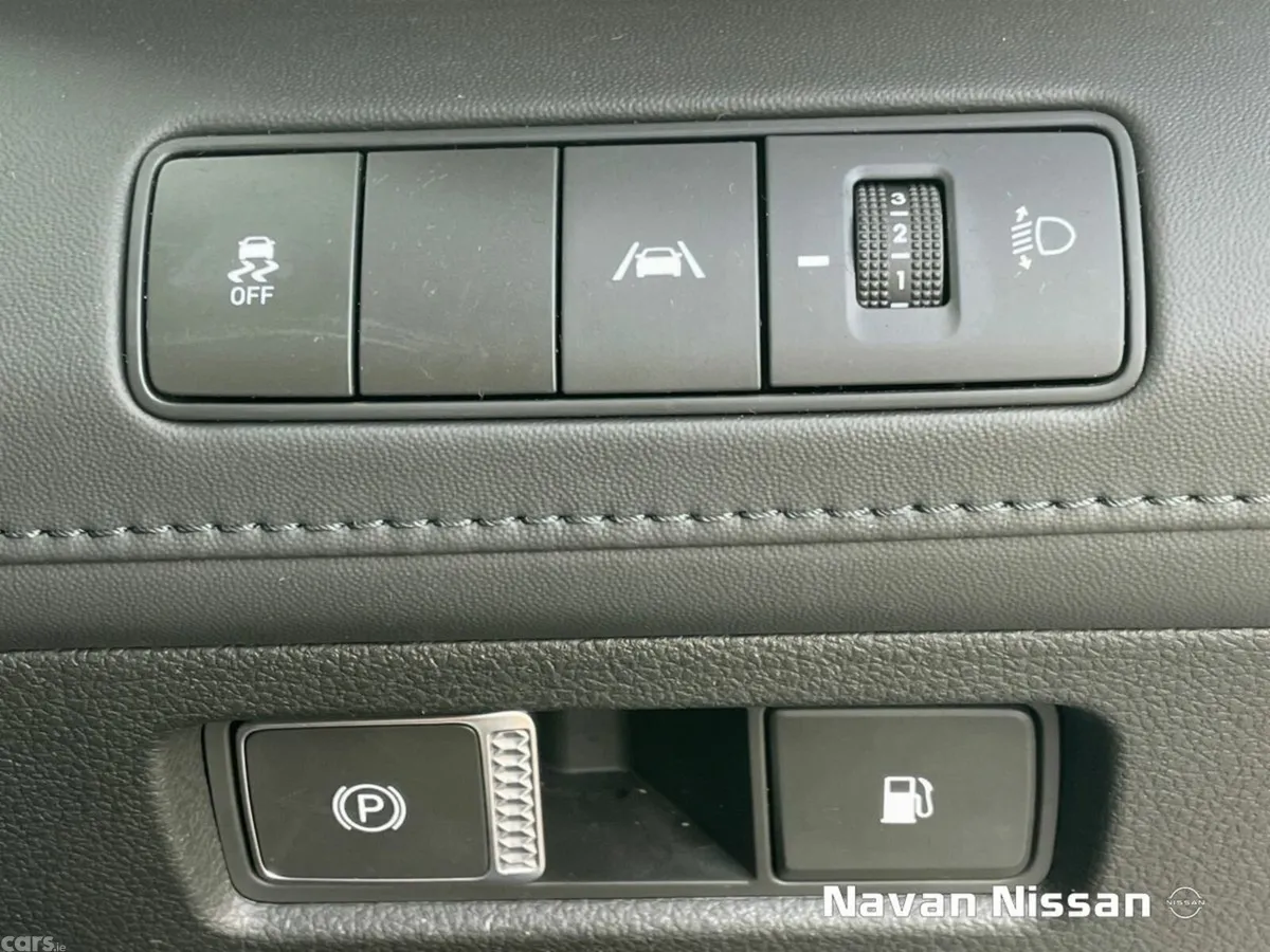 Hyundai Santa Fe SUV, Petrol Plug-in Hybrid, 2023, White