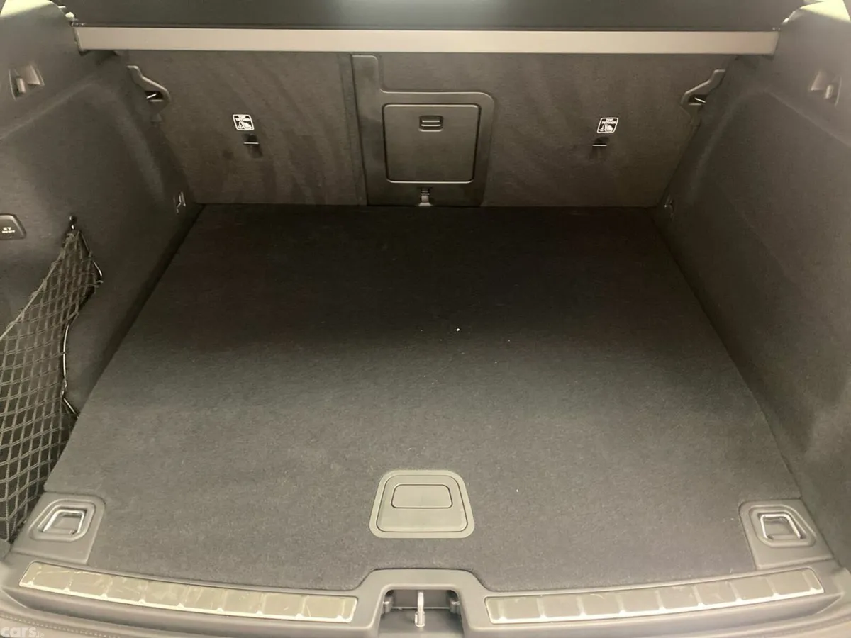Volvo XC60 SUV, Petrol Plug-in Hybrid, 2026, Black