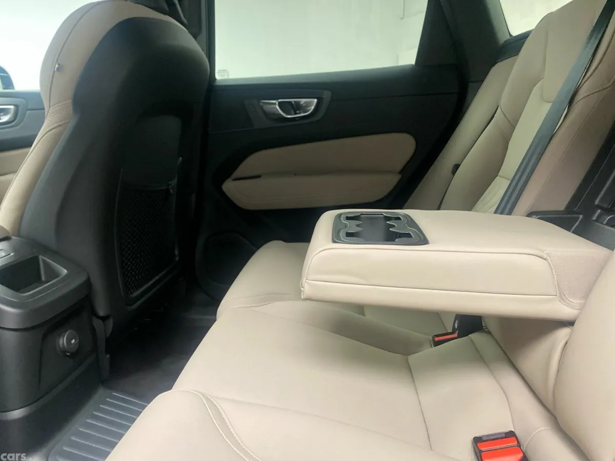 Volvo XC60 SUV, Petrol Plug-in Hybrid, 2026, Black