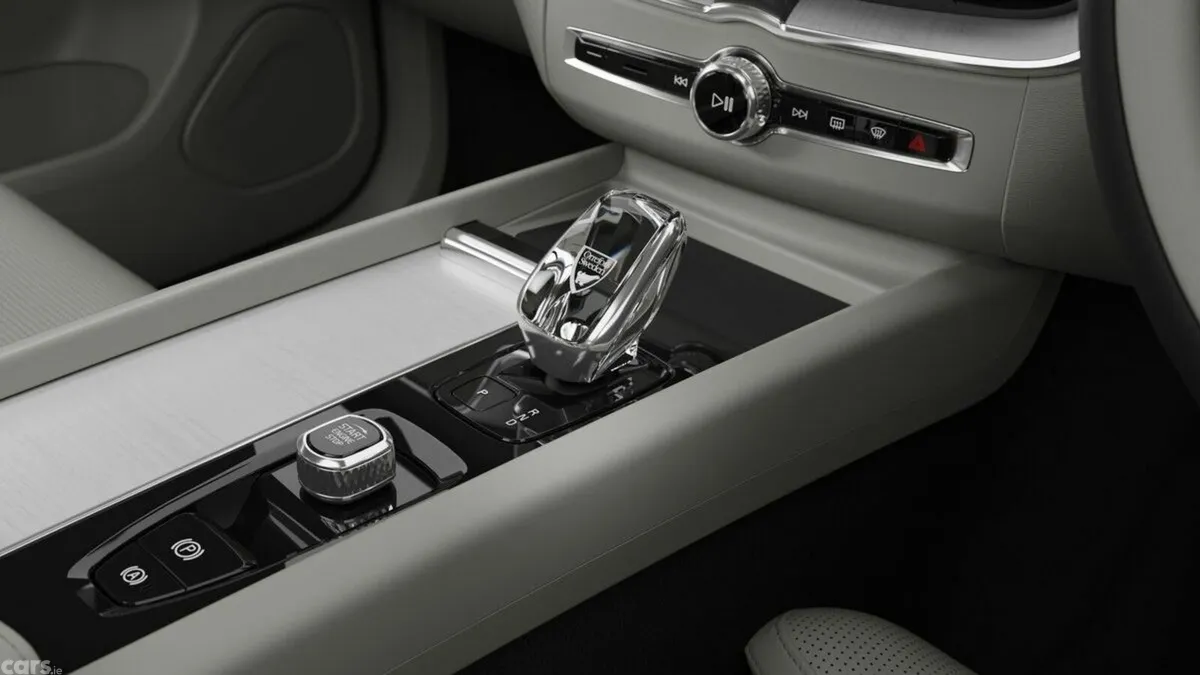 Volvo XC60 SUV, Petrol Plug-in Hybrid, 2027, Blue
