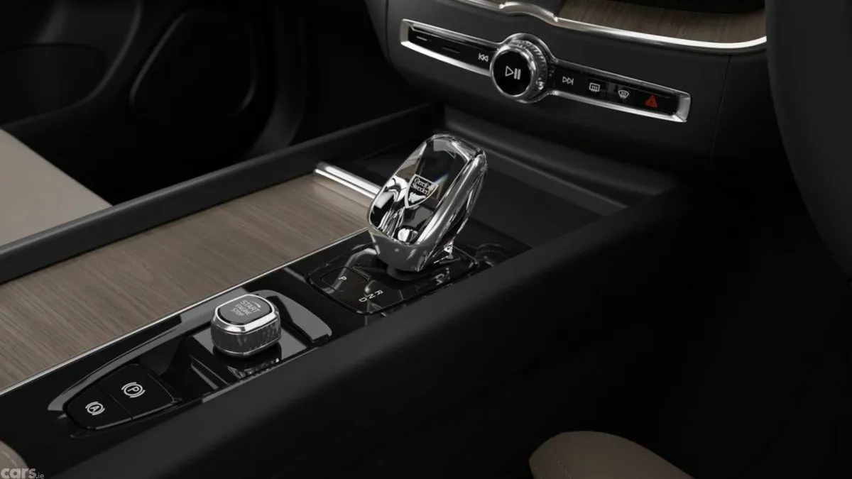 Volvo XC60 Estate, Petrol Plug-in Hybrid, 2027, Green