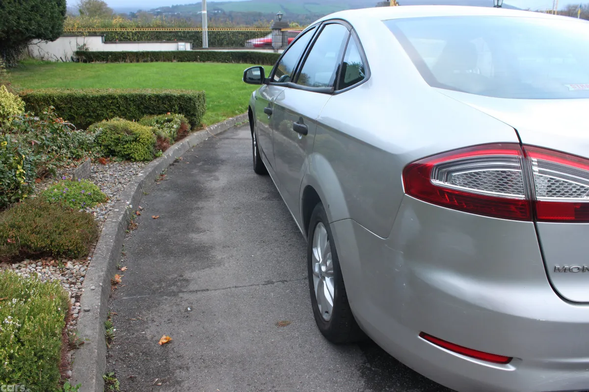 Ford Mondeo Saloon, Diesel, 2011, Silver