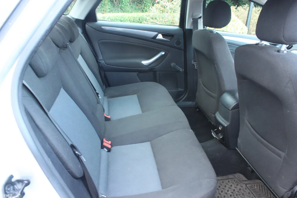 Ford Mondeo Saloon, Diesel, 2011, Silver