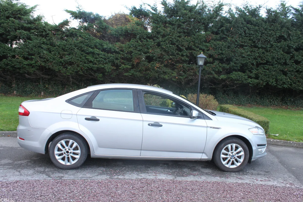 Ford Mondeo Saloon, Diesel, 2011, Silver