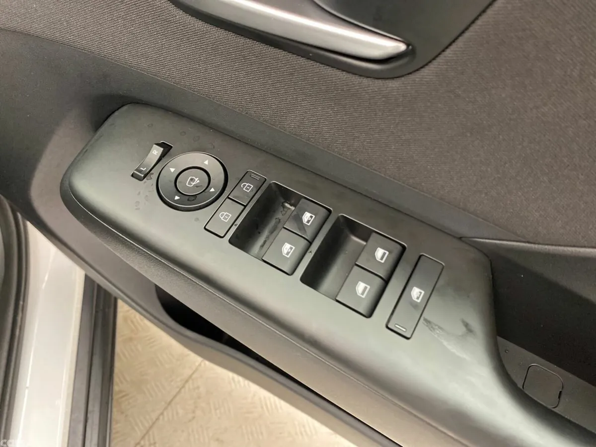 Hyundai KONA SUV, Petrol Hybrid, 2026, White