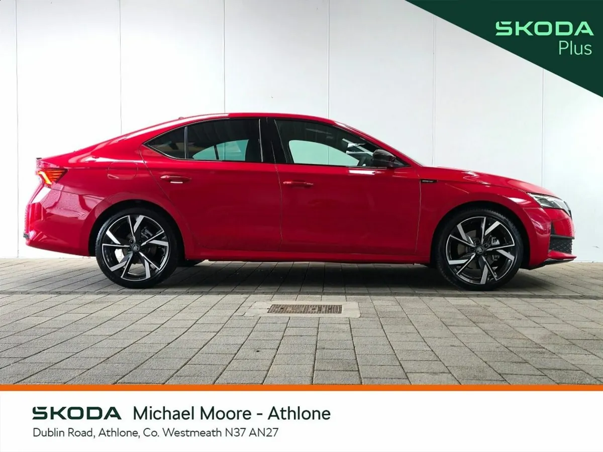 Skoda Octavia Saloon, Diesel, 2027, Red