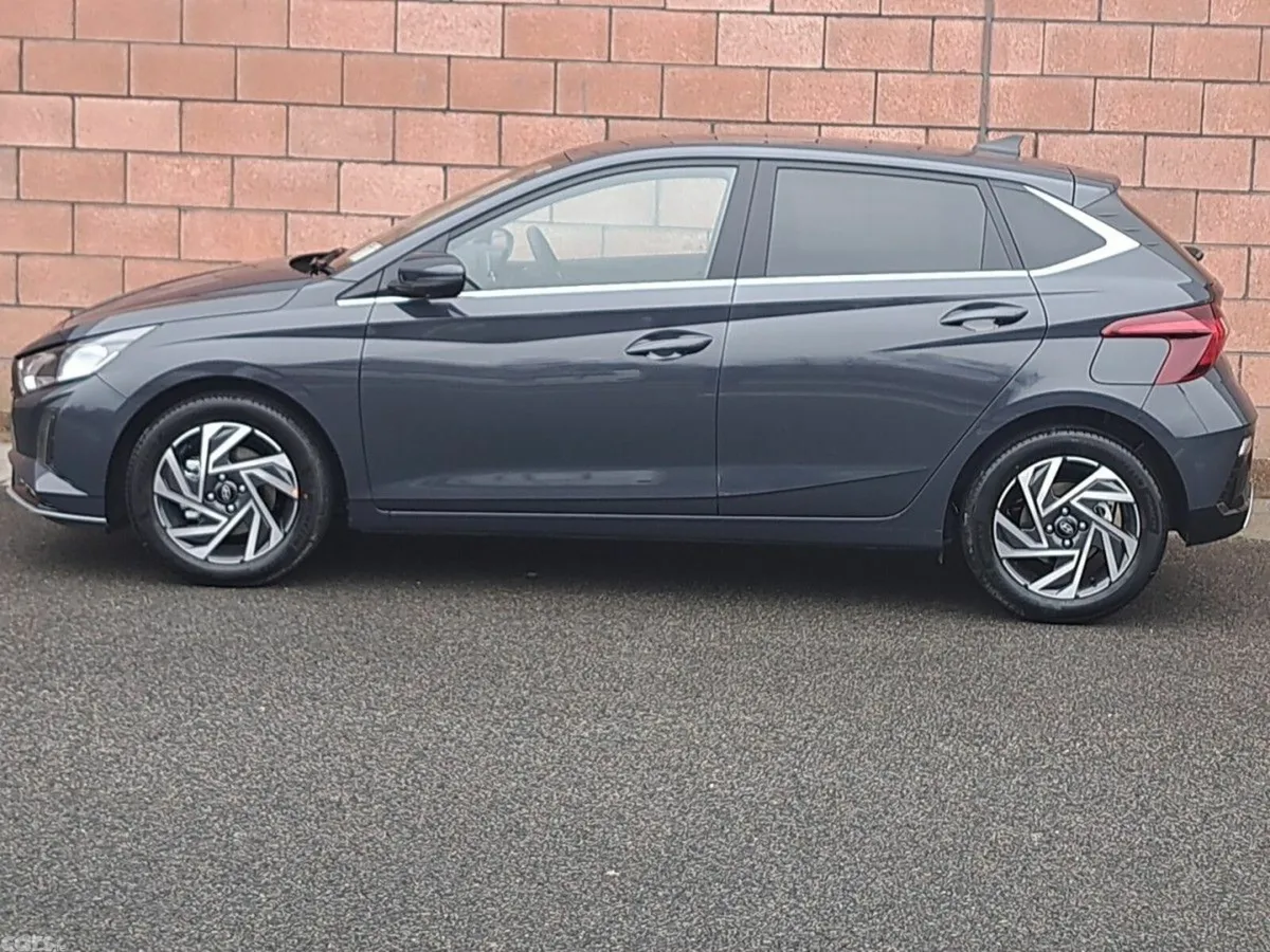 Hyundai i20 Hatchback, Petrol, 2027, Grey