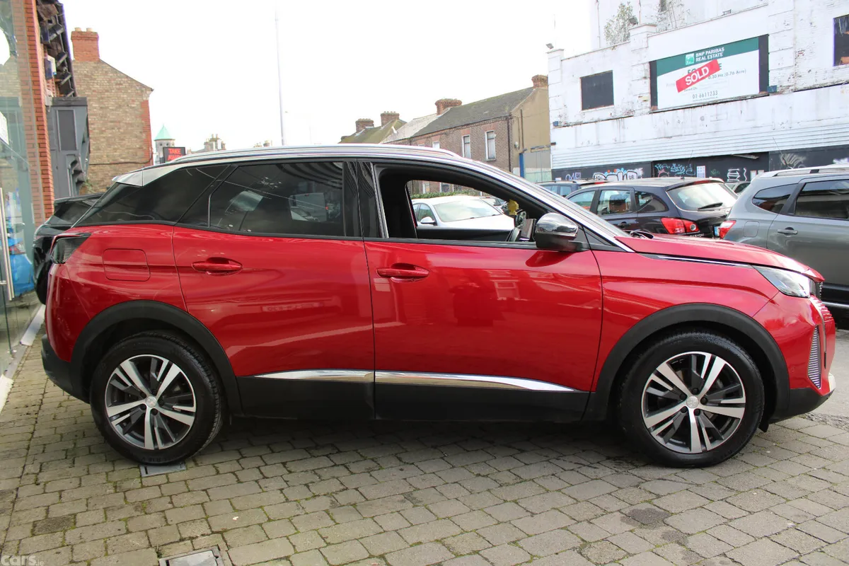 Peugeot 3008 MPV, Diesel, 2023, Red