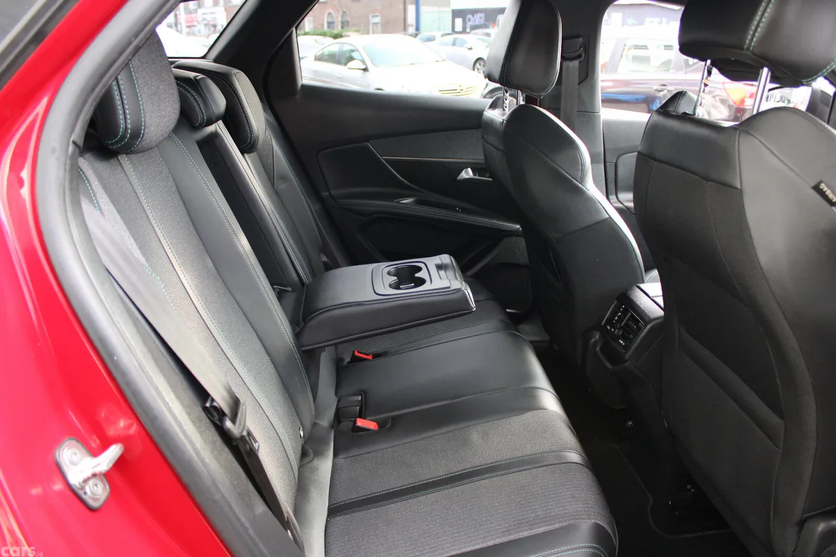 Peugeot 3008 MPV, Diesel, 2023, Red