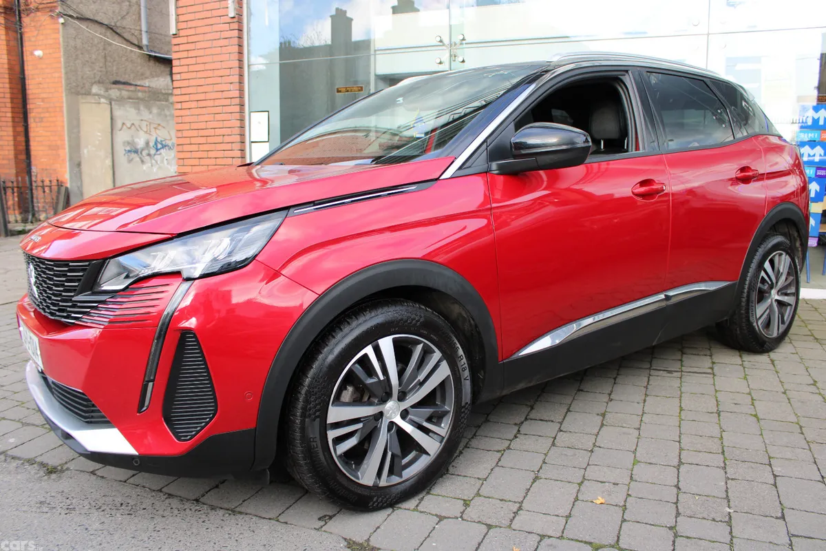Peugeot 3008 MPV, Diesel, 2023, Red