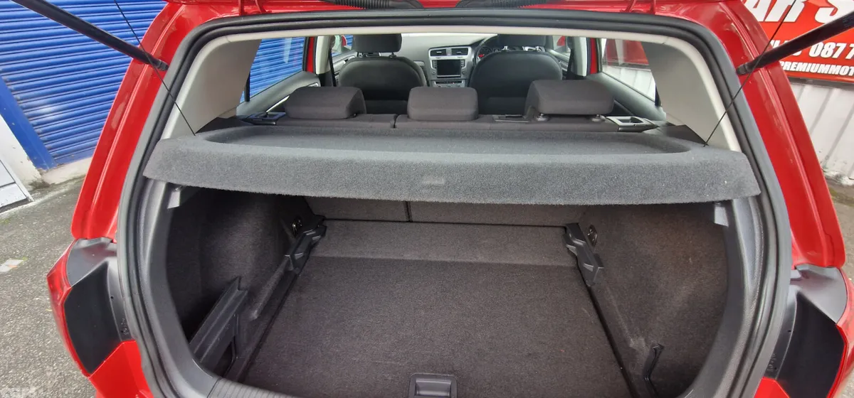 Volkswagen Golf Hatchback, Petrol, 2016, Red