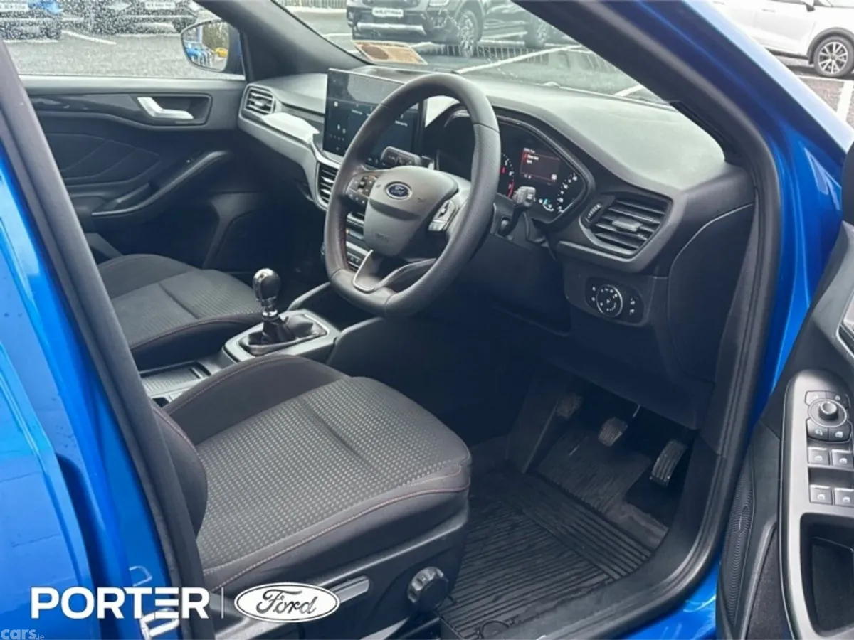 Ford Focus Hatchback, Petrol, 2024, Blue