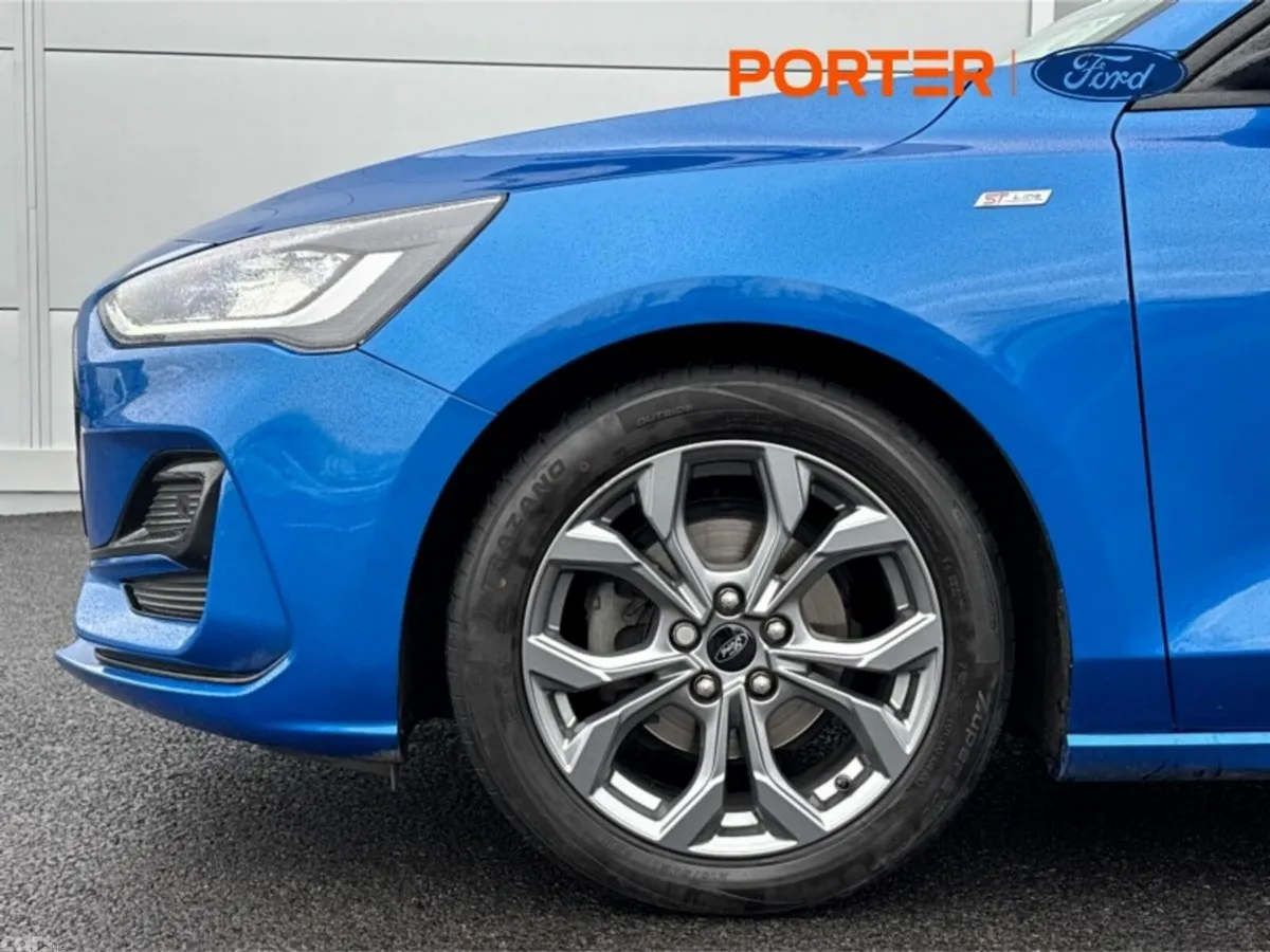 Ford Focus Hatchback, Petrol, 2024, Blue