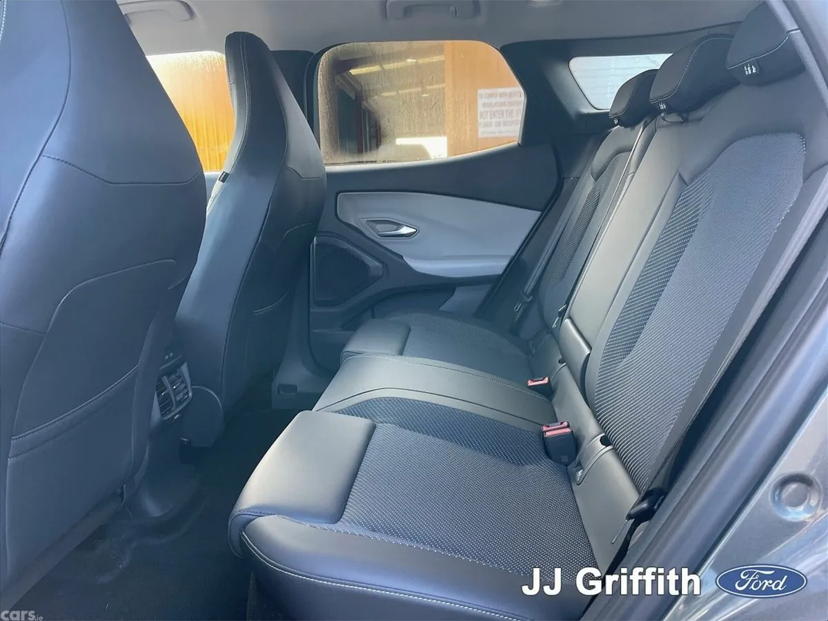 Ford Explorer MPV, Electric, 2025, Grey