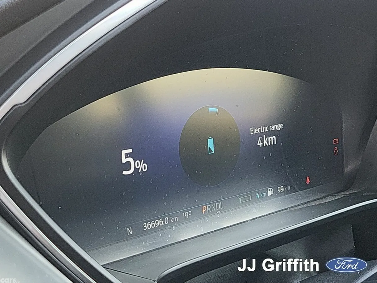 Ford Kuga SUV, Petrol Hybrid, 2023, Red