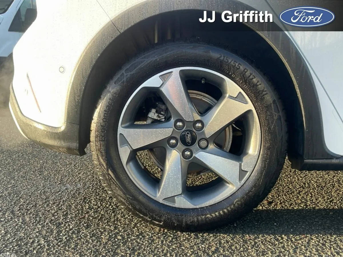 Ford Focus Hatchback, Petrol Hybrid, 2022, White