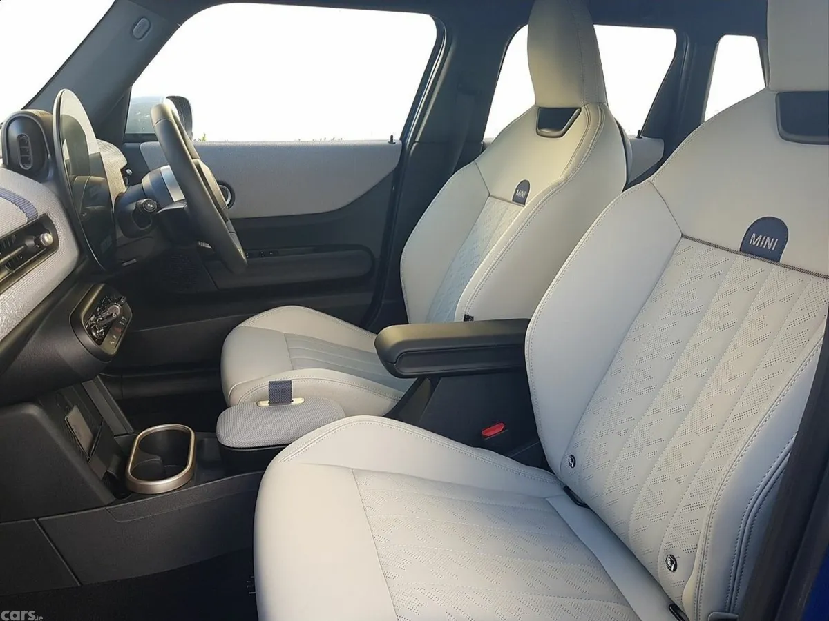 Mini Cooper Hatchback, Petrol, 2025, Blue