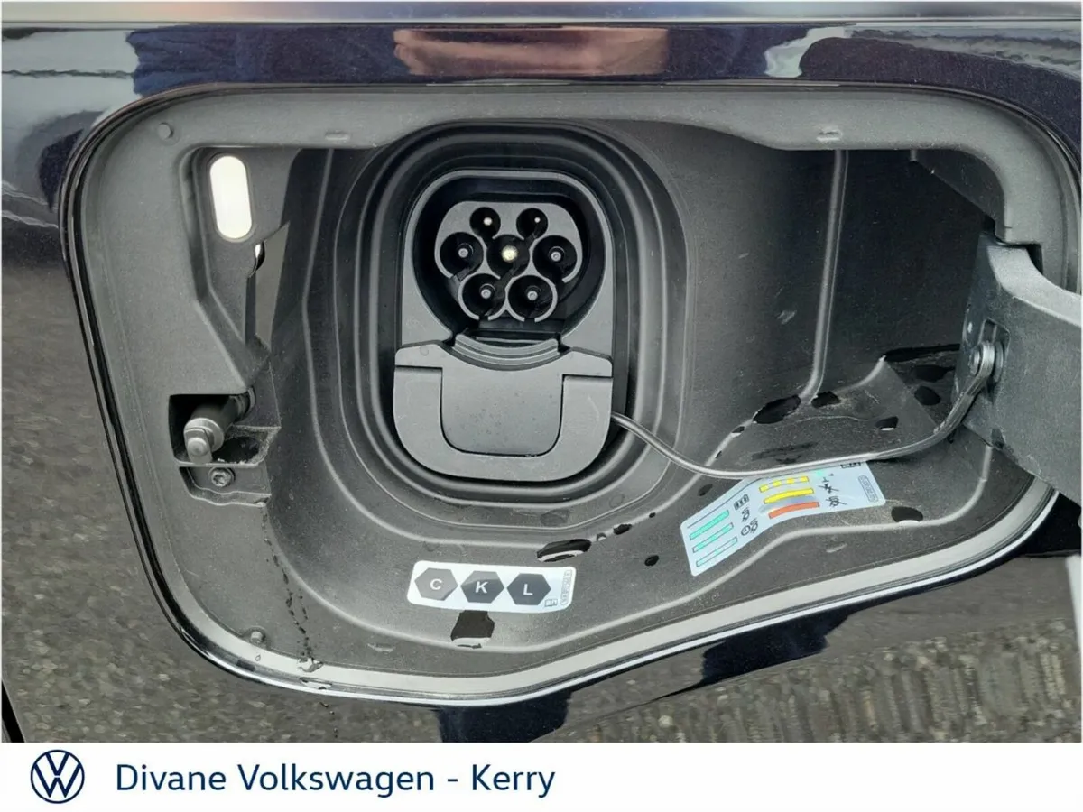 Volkswagen Multivan MPV, Petrol Plug-in Hybrid, 2026, Black