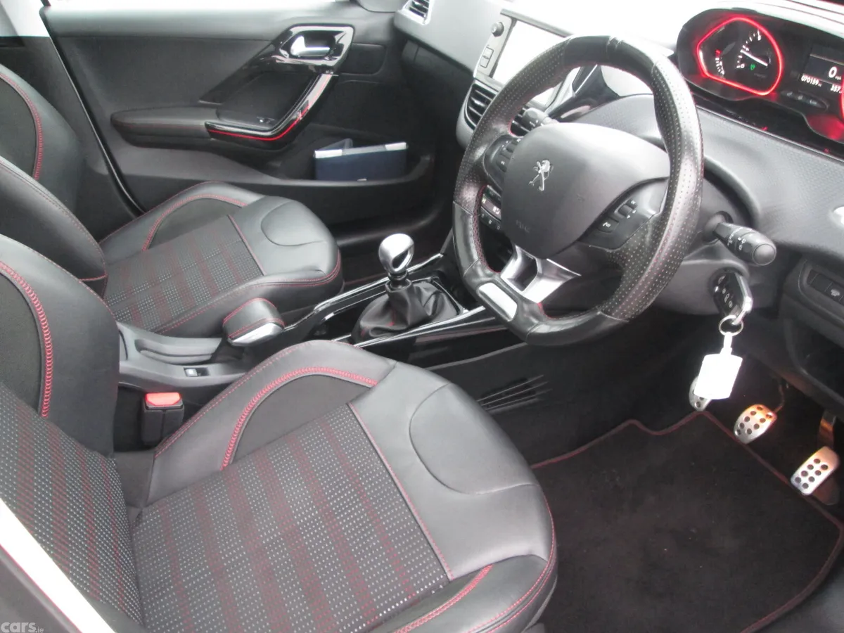 Peugeot 2008 SUV, Diesel, 2017, White