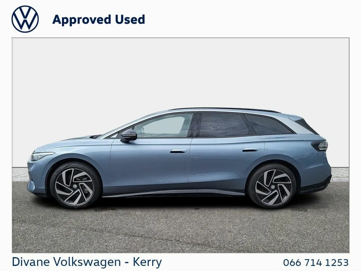 Volkswagen ID.7 Estate, Electric, 2027, Blue