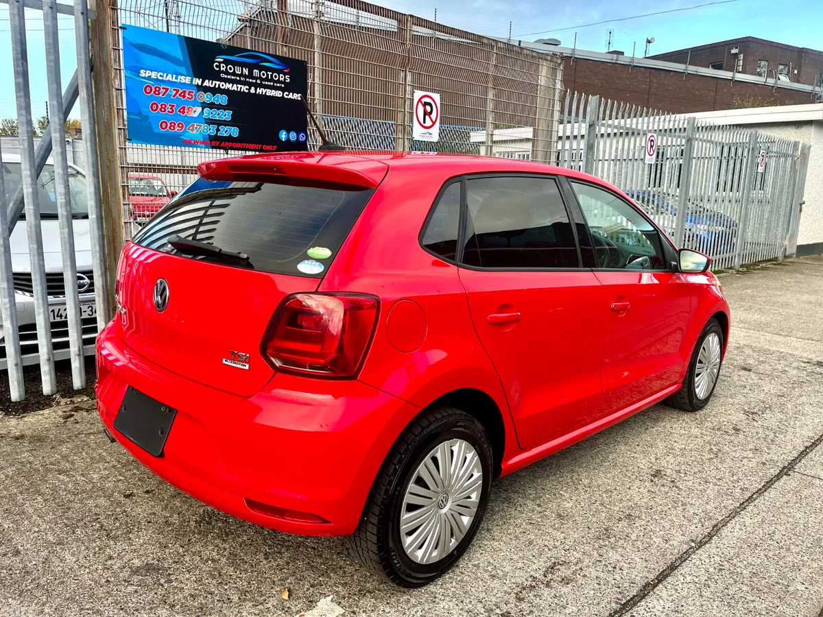 Volkswagen Polo Hatchback, Petrol, 2015, Red