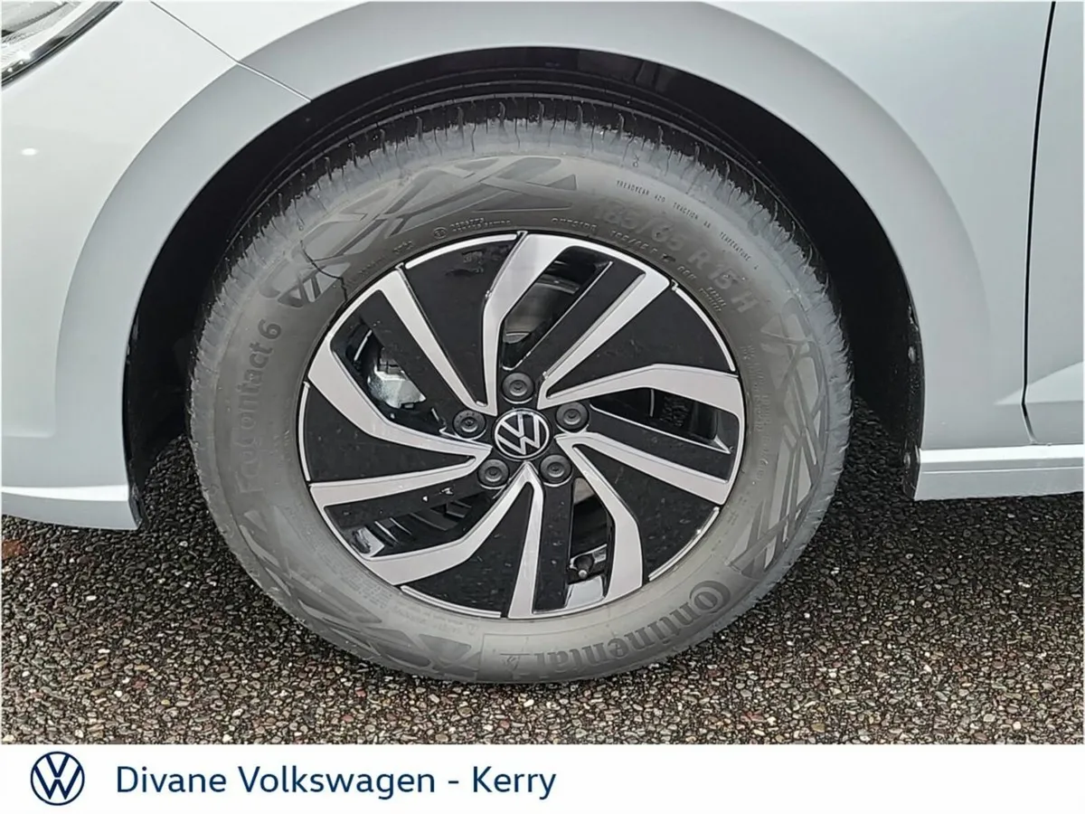 Volkswagen Polo Hatchback, Petrol, 2027, Silver