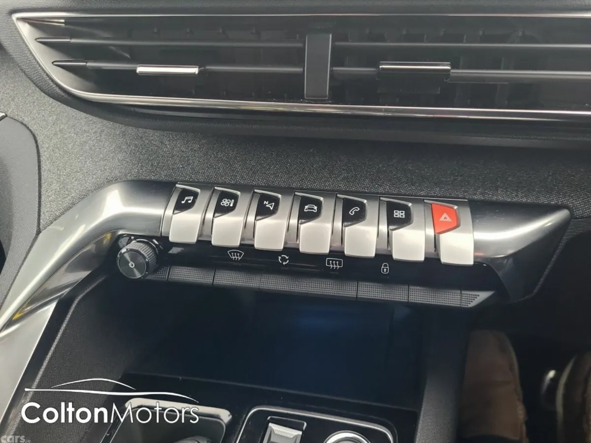 Peugeot 5008 MPV, Diesel, 2023, Grey