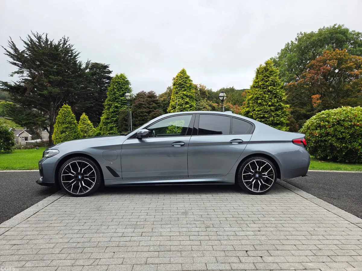 BMW 5-Series Saloon, Petrol Plug-in Hybrid, 2021, Blue