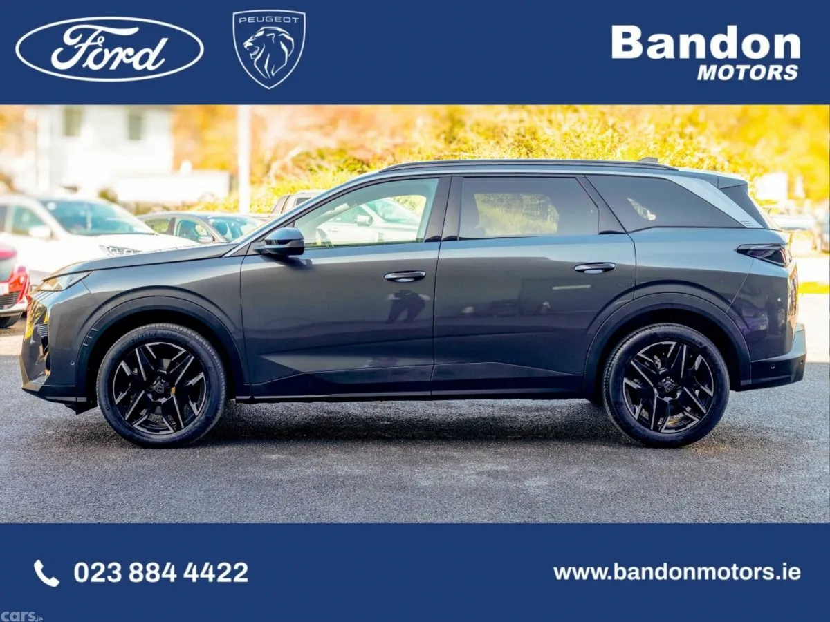 Peugeot 5008 MPV, Petrol, 2025, Grey