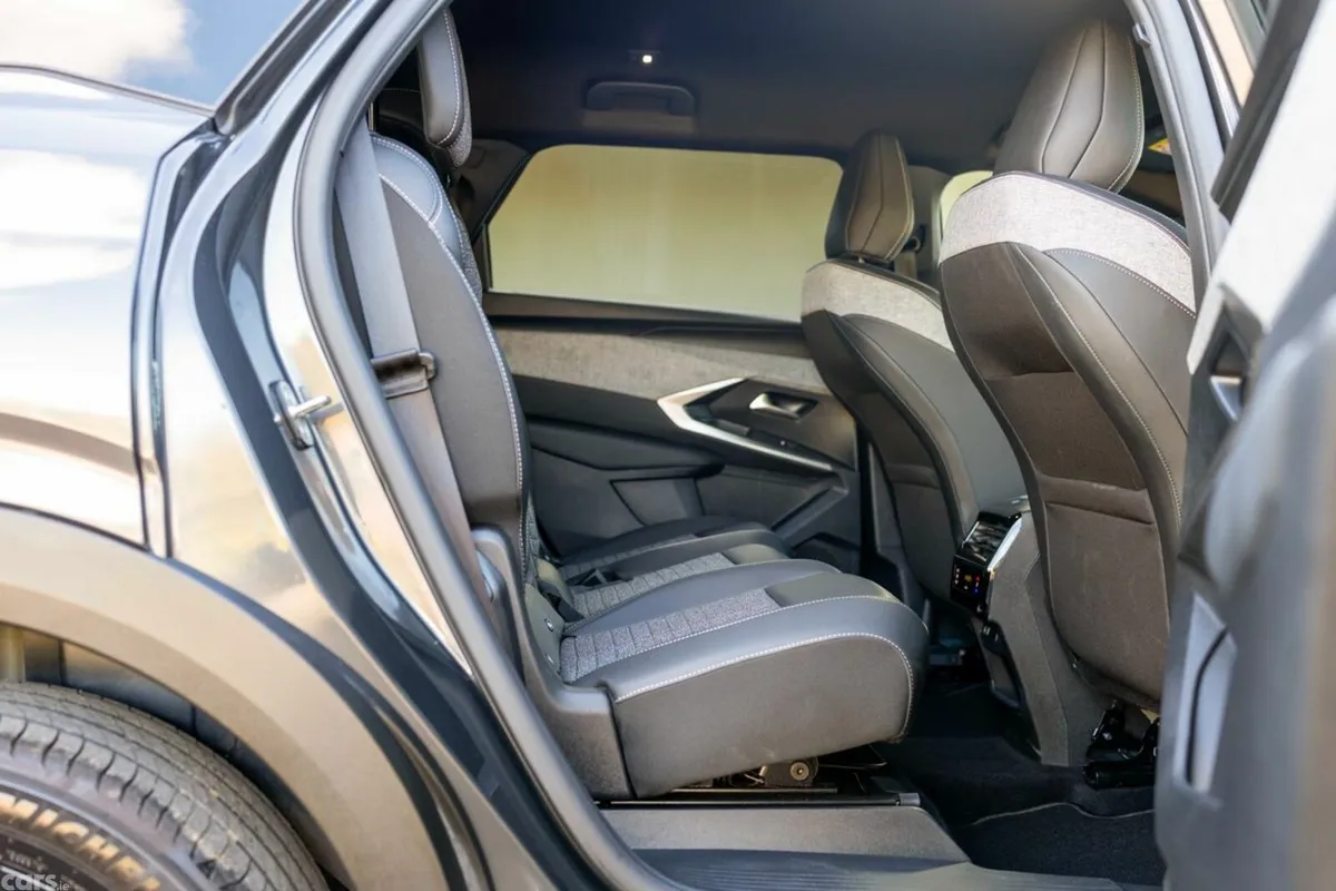 Peugeot 5008 MPV, Petrol, 2025, Grey