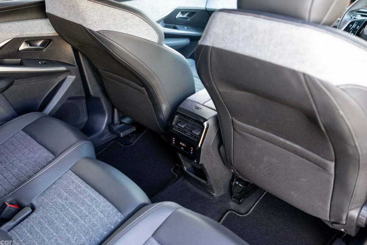 Peugeot 5008 MPV, Petrol, 2025, Grey