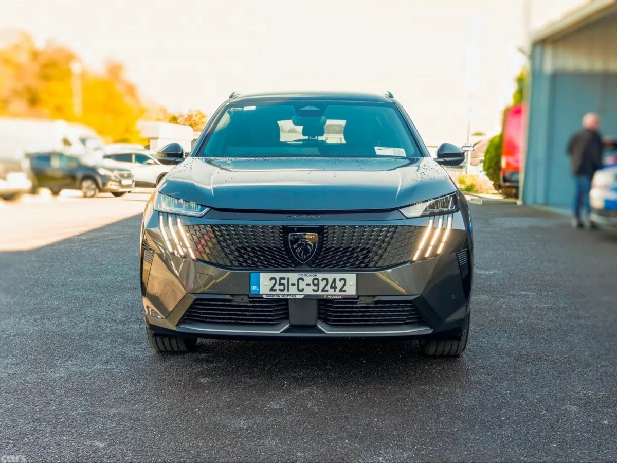 Peugeot 5008 MPV, Petrol, 2025, Grey