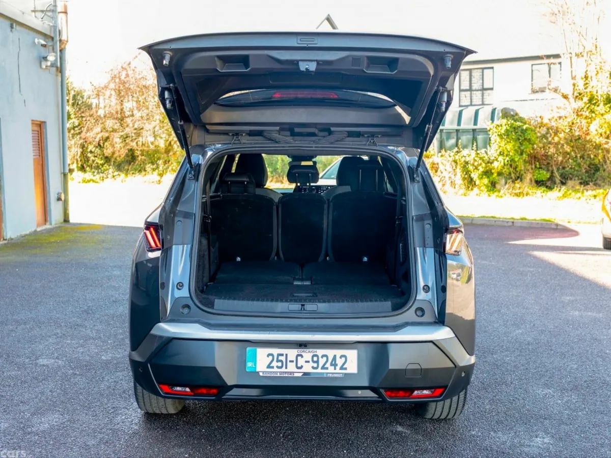 Peugeot 5008 MPV, Petrol, 2025, Grey