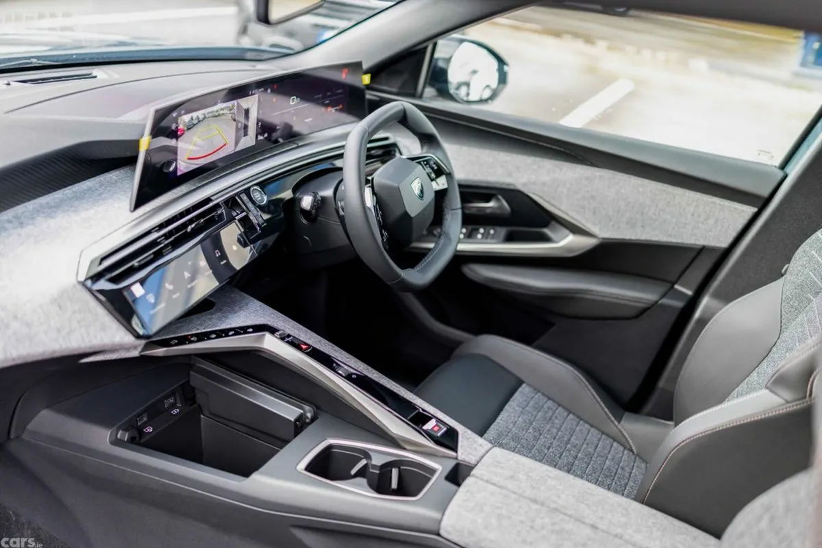 Peugeot 5008 MPV, Petrol Hybrid, 2026, 