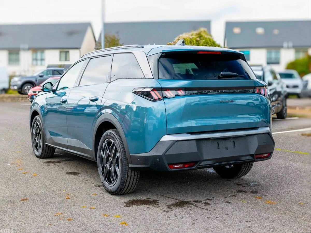 Peugeot 5008 MPV, Petrol Hybrid, 2026, 