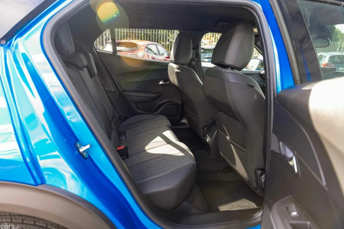 Peugeot 2008 MPV, Petrol, 2025, Blue