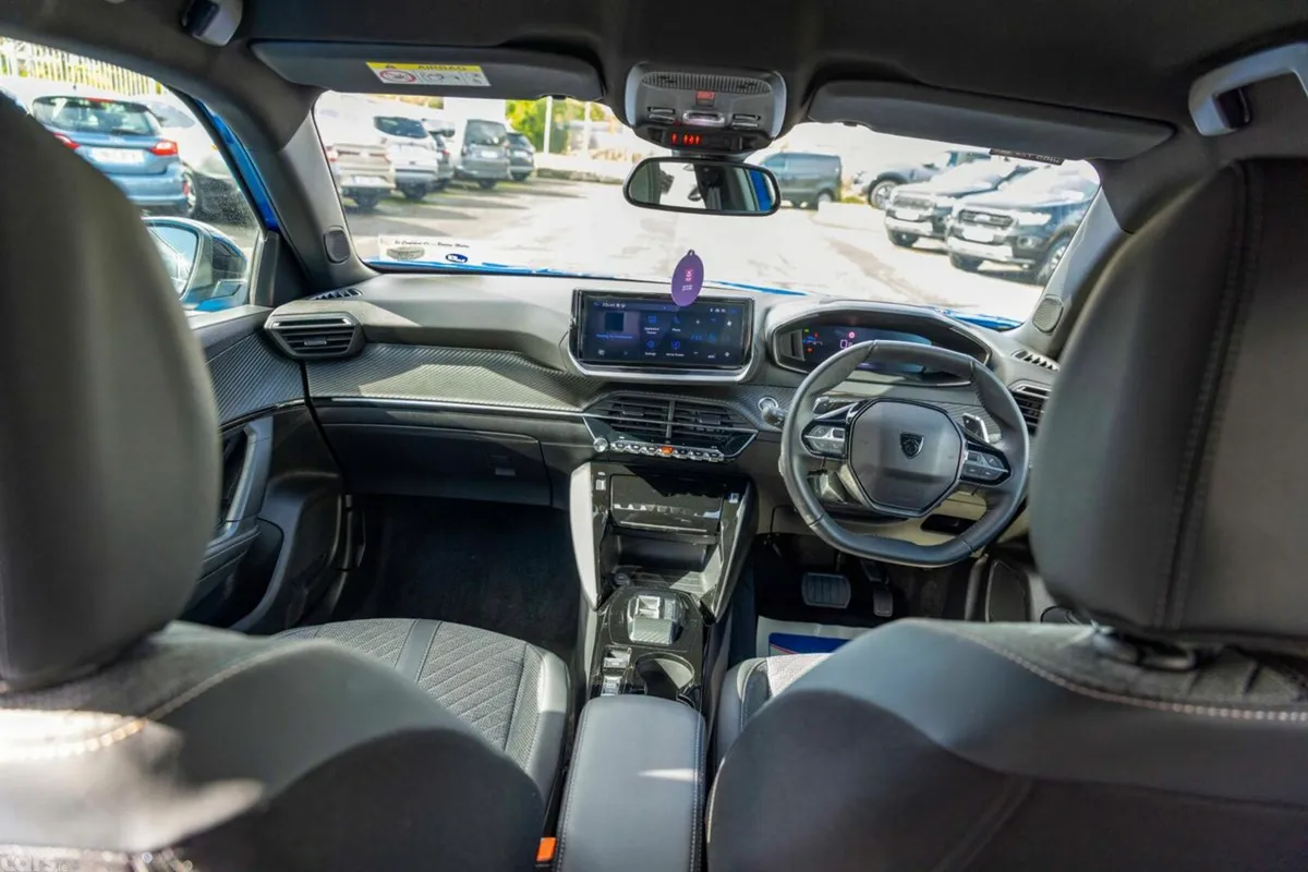 Peugeot 2008 MPV, Petrol, 2025, Blue
