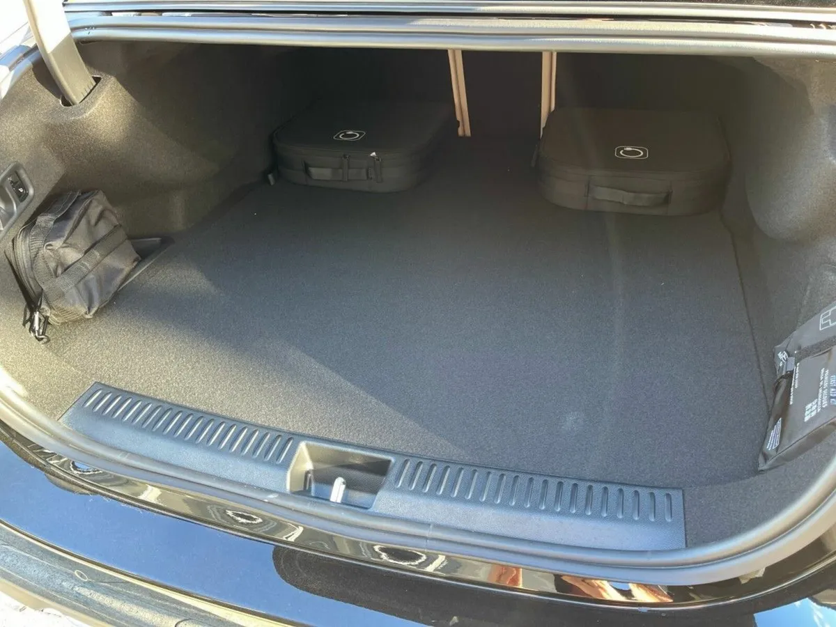 Mercedes-Benz E-Class Saloon, Diesel Plug-in Hybrid, 2026, Black