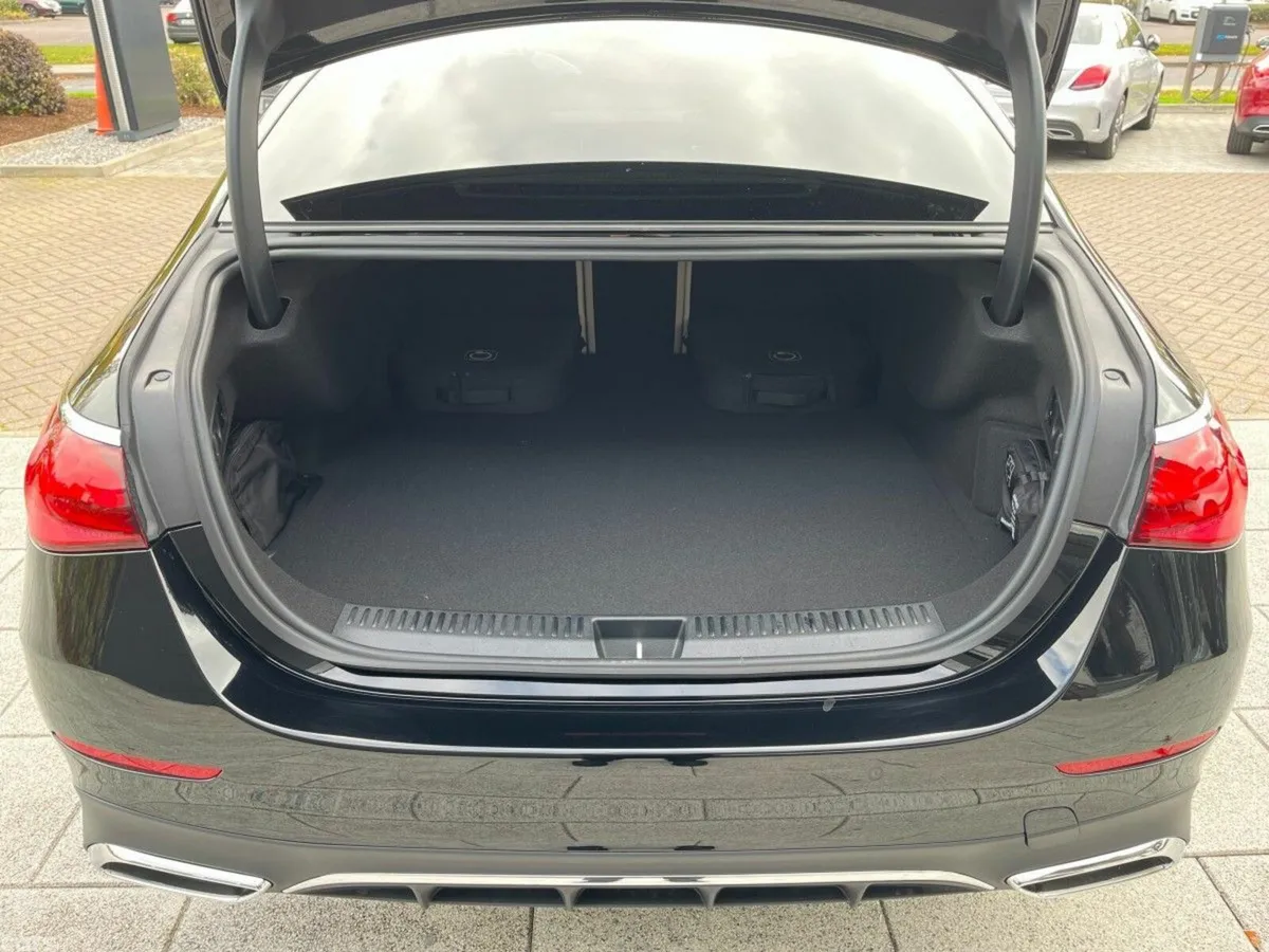 Mercedes-Benz E-Class Saloon, Diesel Plug-in Hybrid, 2026, Black