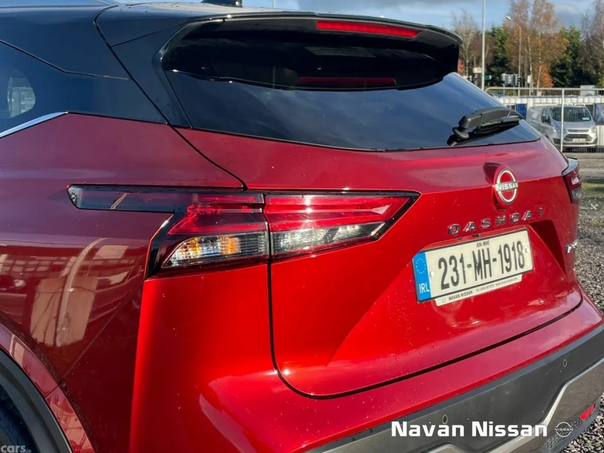 Nissan Qashqai MPV, Petrol Hybrid, 2023, Red