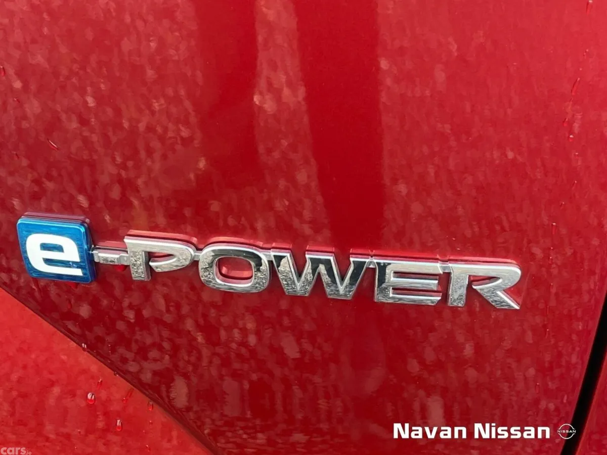 Nissan Qashqai MPV, Petrol Hybrid, 2023, Red