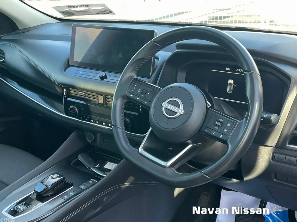 Nissan Qashqai MPV, Petrol Hybrid, 2023, Red