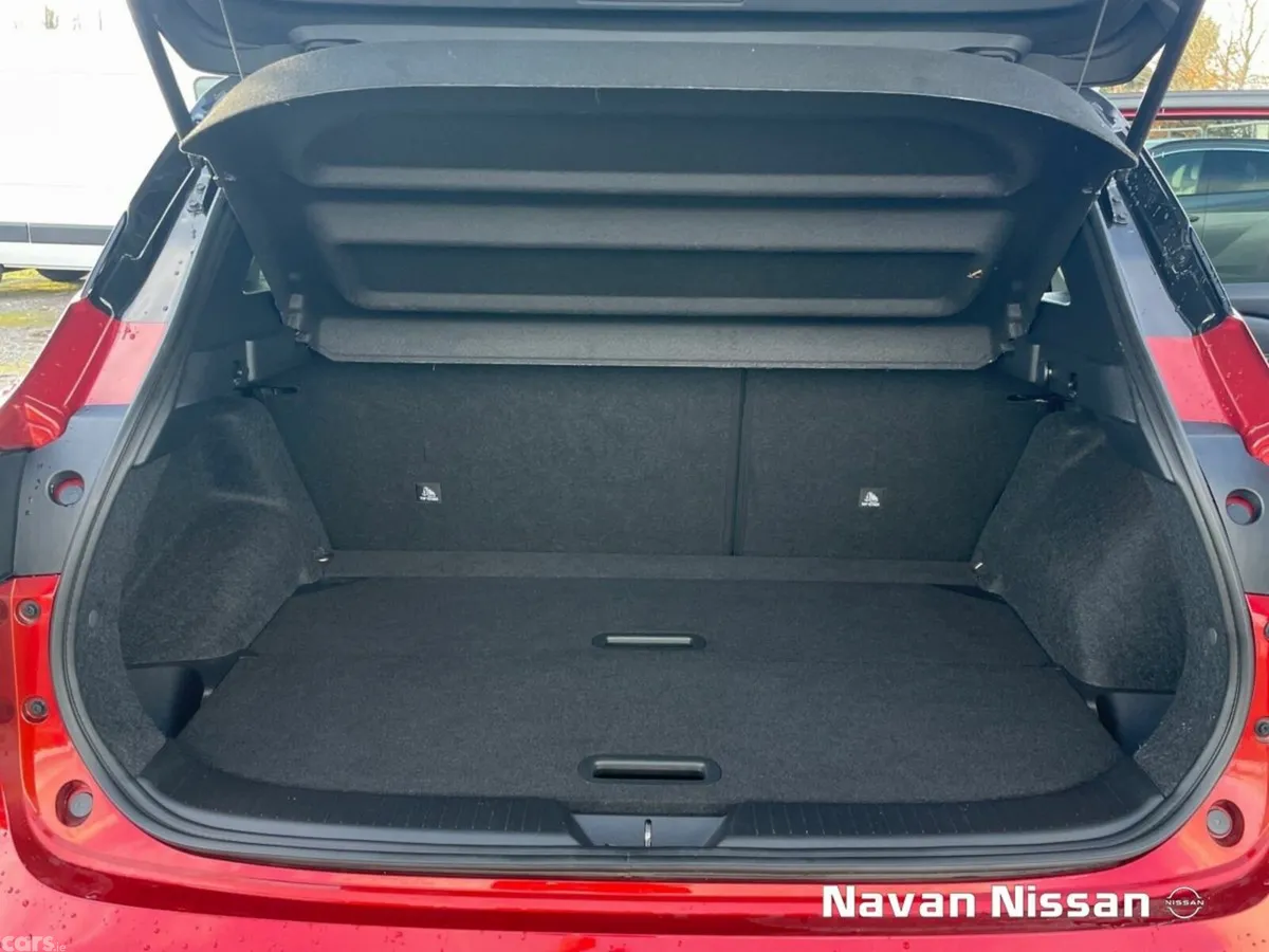 Nissan Qashqai MPV, Petrol Hybrid, 2023, Red